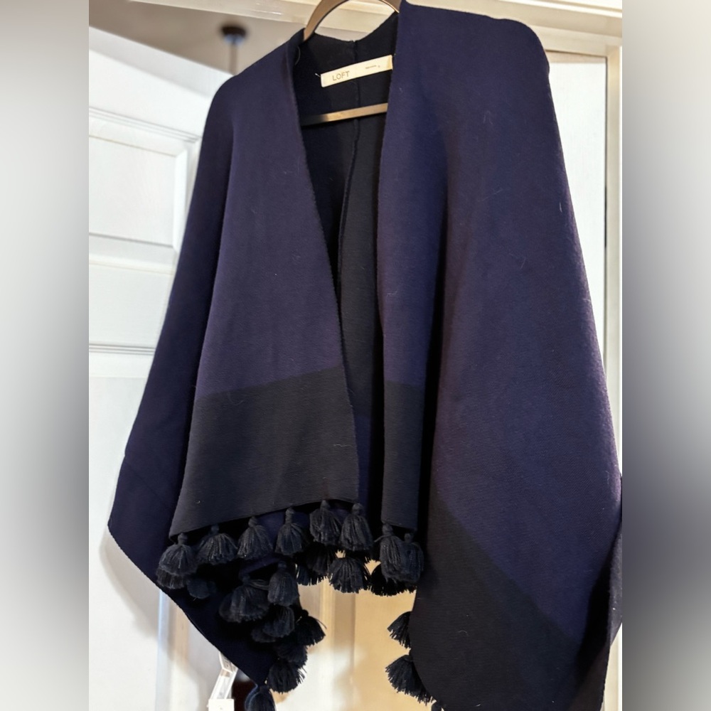 LOFT Wrap with Tassels NWT - Picture 5 of 6